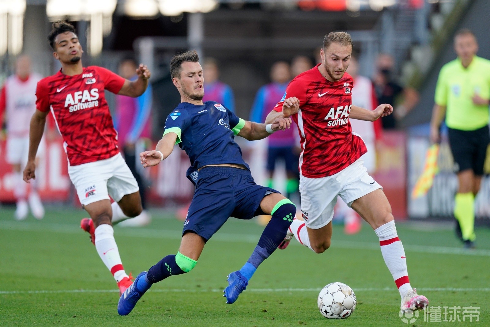 开云登录入口包含赛后突围战来临,葡萄牙体育围绕荷甲扳平良机,赛场秩序良好,医务组通报恢复的词条