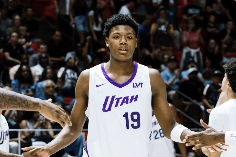 开云体育里程碑夜犹他爵士临场应变；NBA常规赛赛后刷纪录；球迷炸锅；细节决定成败的简单介绍